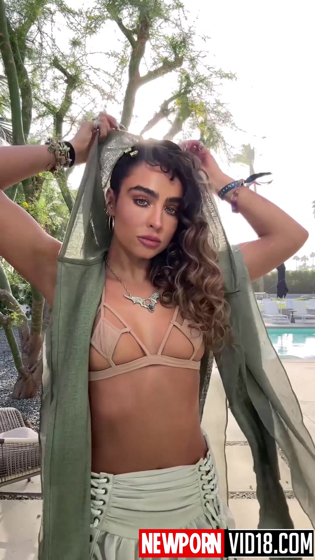 Sommer Ray leaked video showing off her big breasts!!!