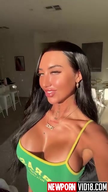 tildsssearch (@Matilda Baxter) showing off her big tits!!!