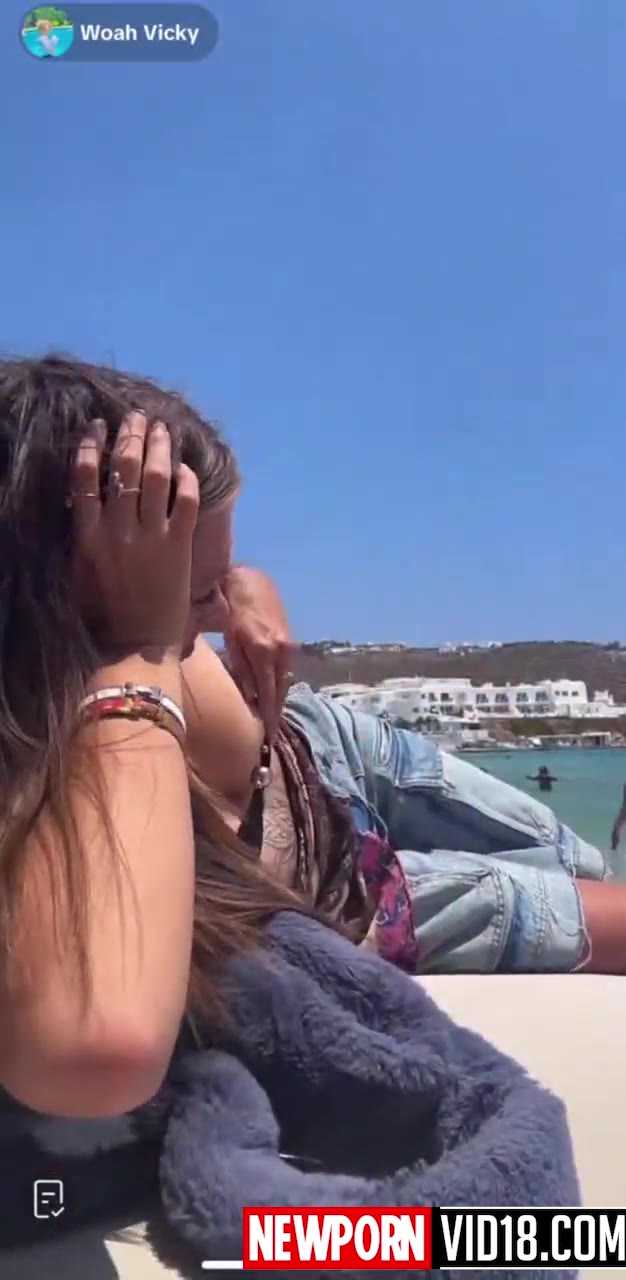 Woah Vicky leaked video show nipple in during live stream!!!