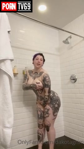 Ravengriim Onlyfans’ nude bathing video leaked!!!