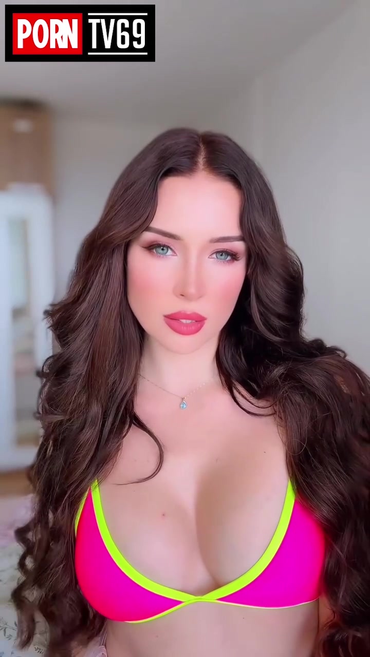 Nicole Šáchová (@Nikysach) nude showing off her big breasts!!!