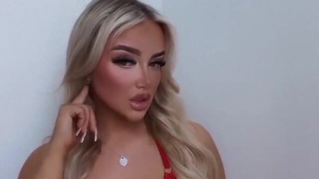 Victoria Thomas Bowen Onlyfans nude showing big breasts!!!