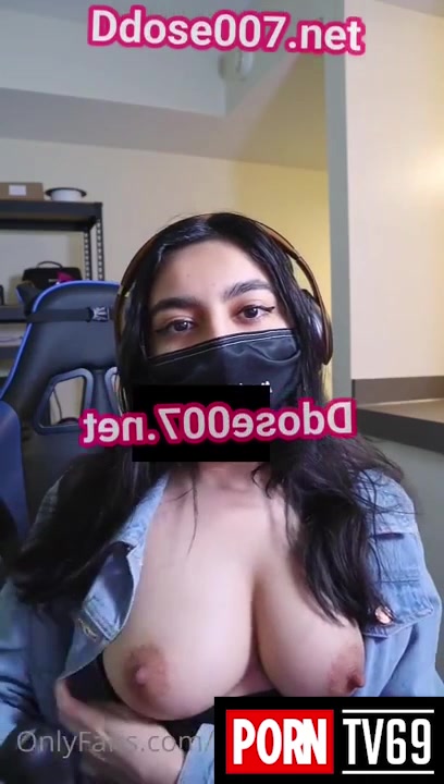 Youtuber Zara Dar nude masturbating with dildo in livestream!!!