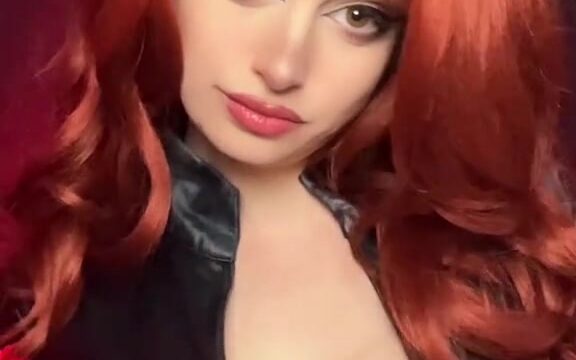 Hauntedhostess cosplay Black Widow shows off her big breasts!!!