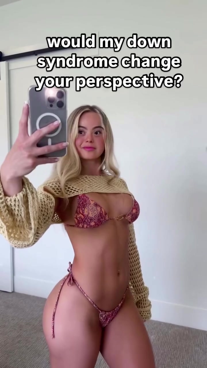 Jennysospeciall / Truly_specialgirl nude showing big breasts!!!