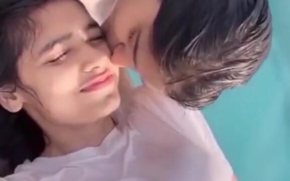 Aina Asif viral video lesbian in swimming pool!!!