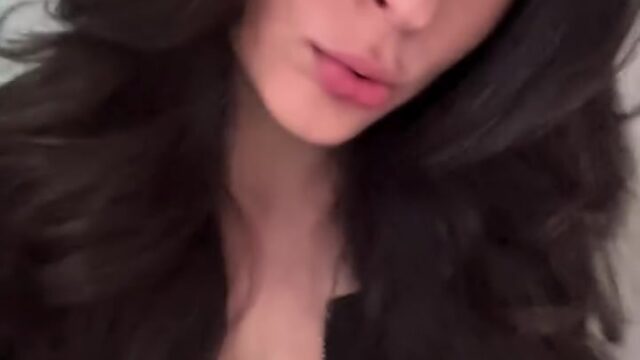 PrincessFromBabylon Onlyfans showing off her big breasts!!!